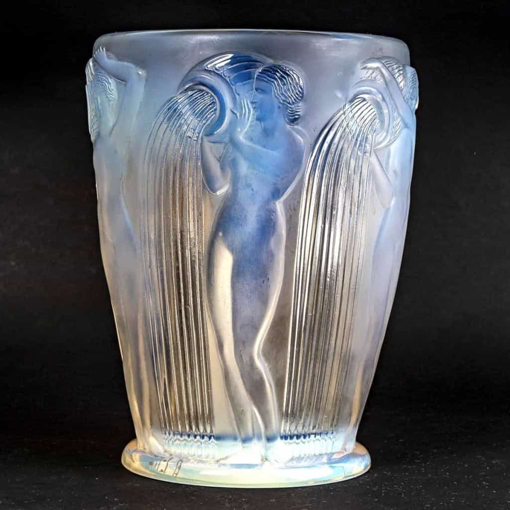 Vase « Danaïdes » verre opalescent de René LALIQUE | Biron Vase "Danaïdes" verre opalescent de René LALIQUE