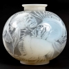 Vase « Poissons » verre opalescent double couche patiné gris de René LALIQUE | Biron |||||||||