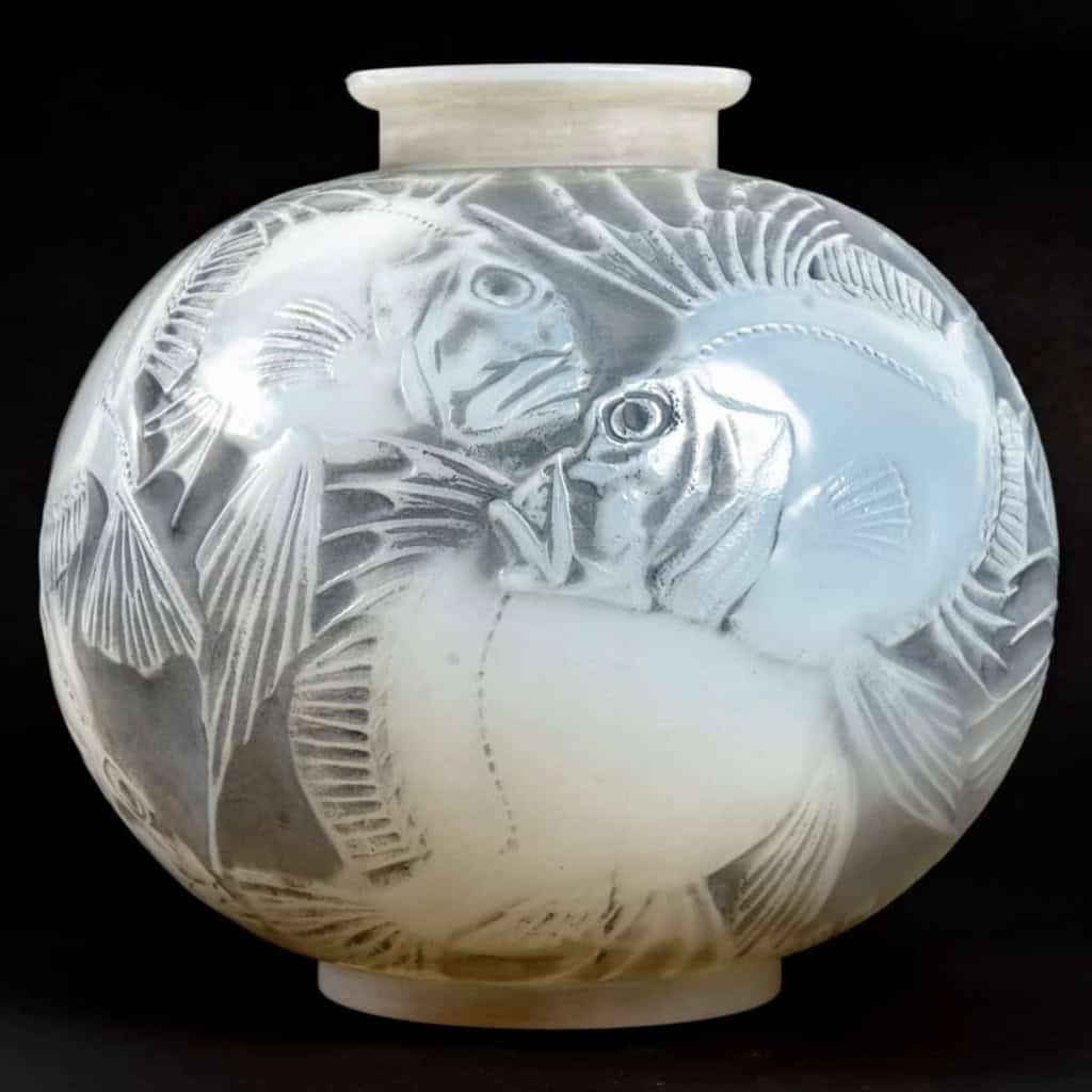 Vase « Poissons » verre opalescent double couche patiné gris de René LALIQUE | Biron |||||||||