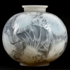 Vase « Poissons » verre opalescent double couche patiné gris de René LALIQUE | Biron Vase "Poissons" verre opalescent double couche patiné gris de René LALIQUE