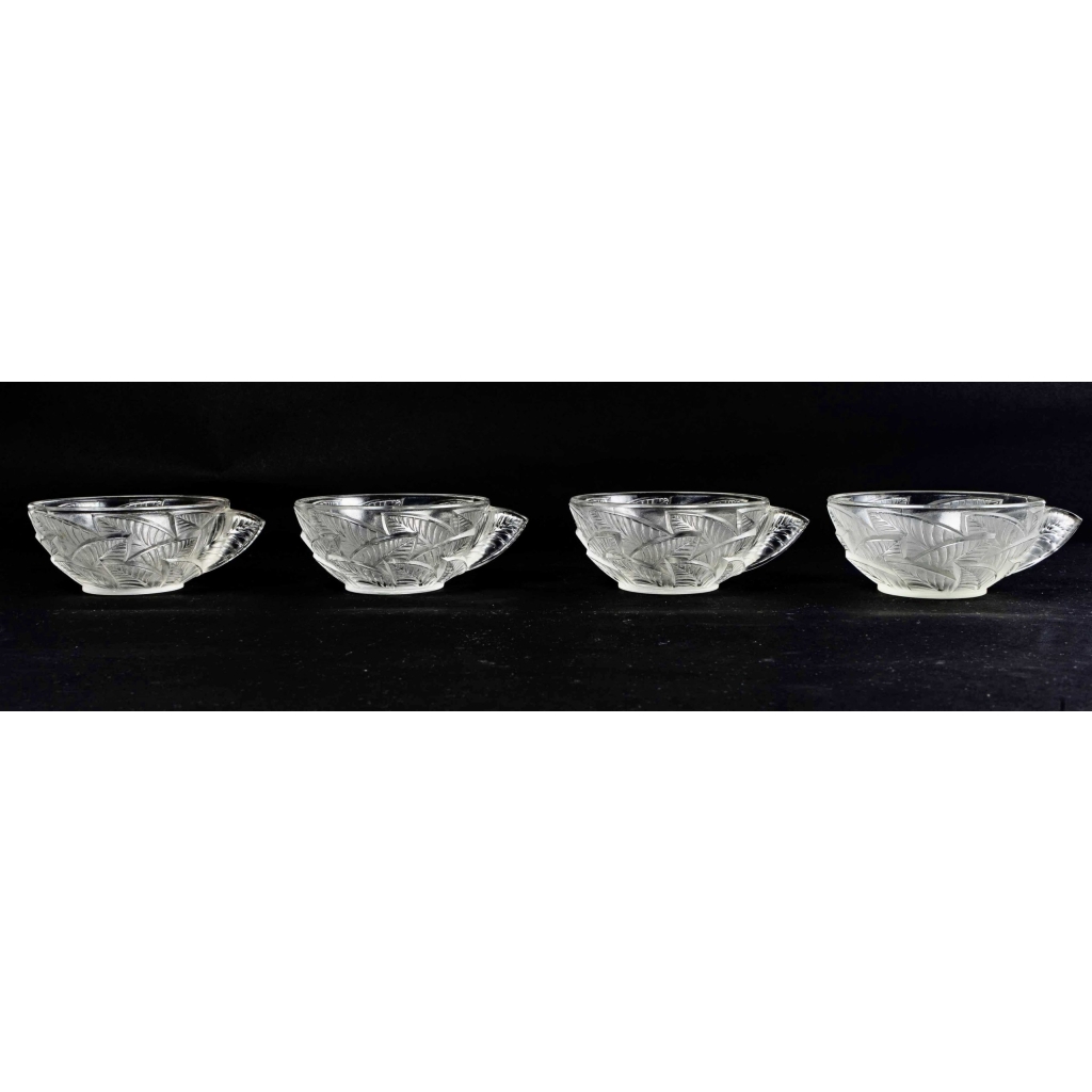 Service « Ormeaux » verre blanc 1 bol saladier + 4 coupes de René LALIQUE | Biron Service "Ormeaux" verre blanc 1 bol saladier + 4 coupes de René LALIQUE