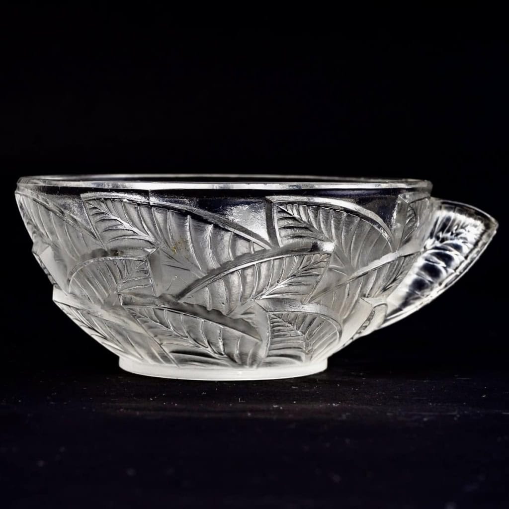 Service « Ormeaux » verre blanc 1 bol saladier + 4 coupes de René LALIQUE | Biron Service "Ormeaux" verre blanc 1 bol saladier + 4 coupes de René LALIQUE