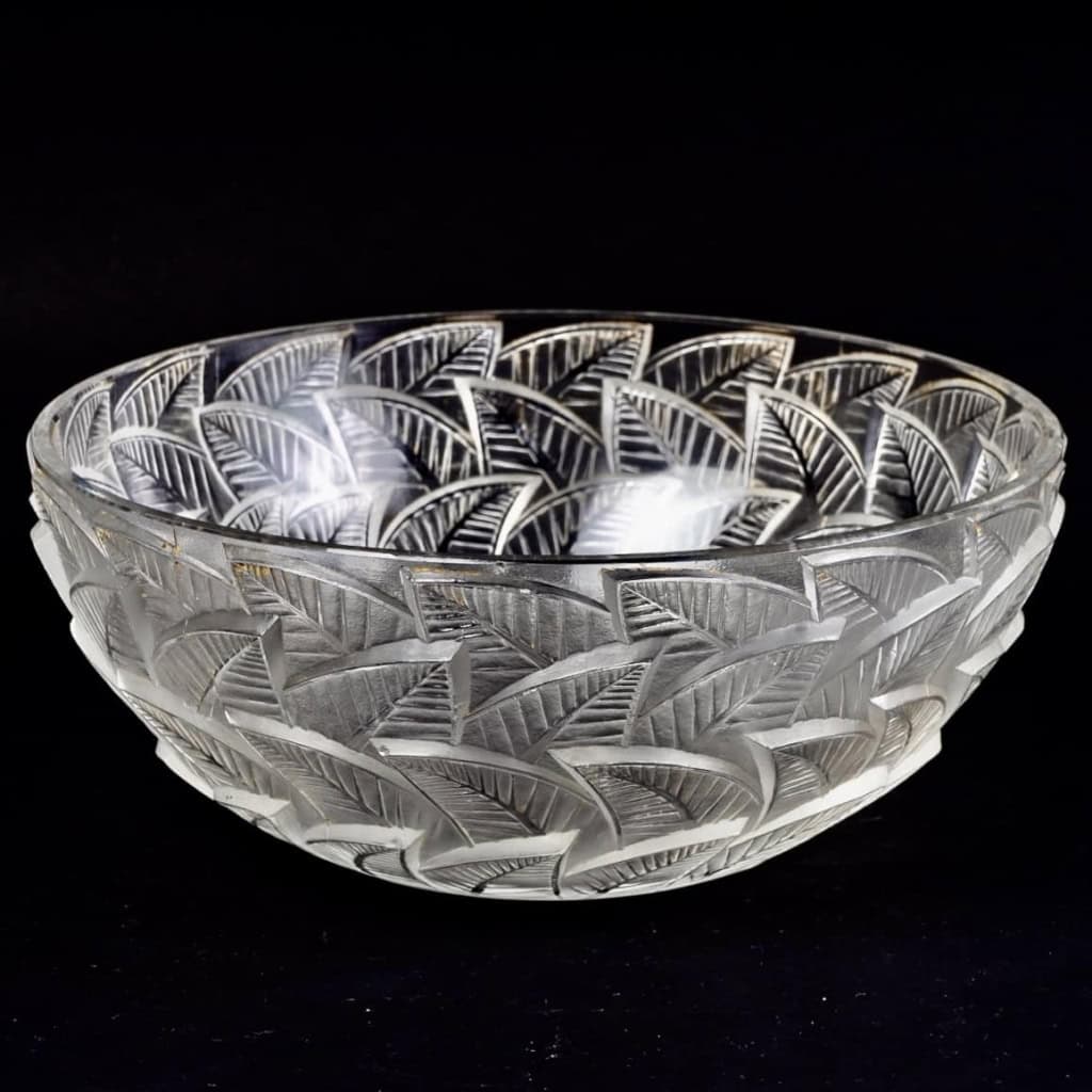 Service « Ormeaux » verre blanc 1 bol saladier + 4 coupes de René LALIQUE | Biron Service "Ormeaux" verre blanc 1 bol saladier + 4 coupes de René LALIQUE