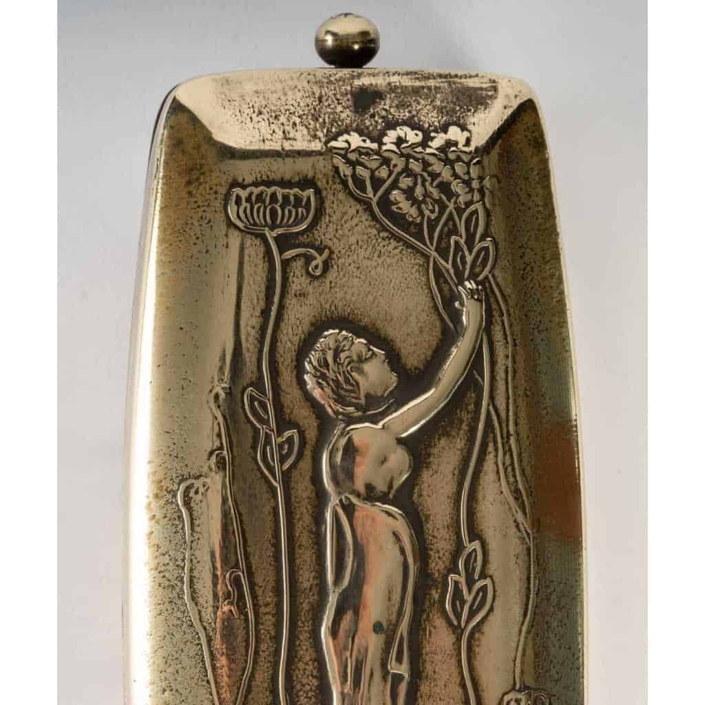 Ramasse miette en bronze, 1980 – 1990, style Art nouveau | Biron Ramasse miette en bronze, 1980 - 1990, style Art nouveau