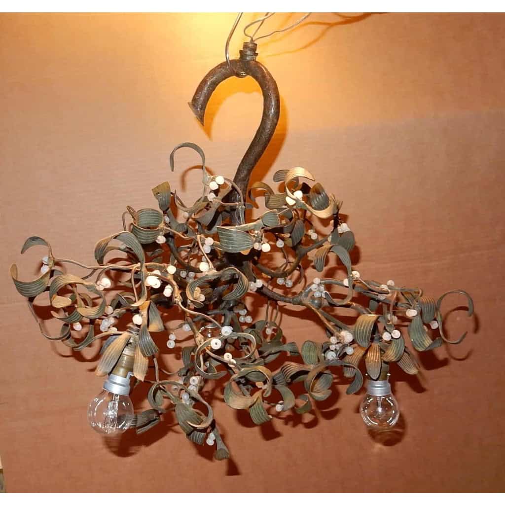 1900′ Lustre Boule de Gui en Bronze Art Nouveau à 3 Lampes Diamètre 50 cm (RESERVE) | Biron 1900′ Lustre Boule de Gui en Bronze Art Nouveau à 3 Lampes Diamètre 50 cm (RESERVE)