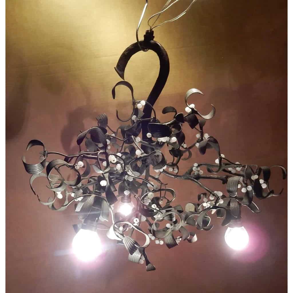 1900′ Lustre Boule de Gui en Bronze Art Nouveau à 3 Lampes Diamètre 50 cm (RESERVE) | Biron 1900′ Lustre Boule de Gui en Bronze Art Nouveau à 3 Lampes Diamètre 50 cm (RESERVE)