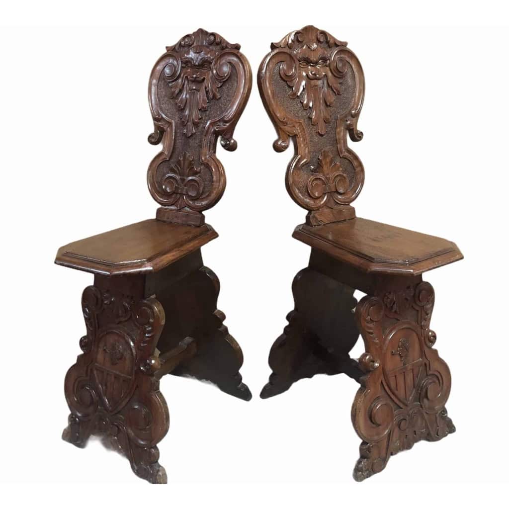 Paire d’escabelles ( possibilité de 4 ) en bois sculpté dans le goût de la Renaissance | Biron Paire d'escabelles ( possibilité de 4 ) en bois sculpté dans le goût de la Renaissance