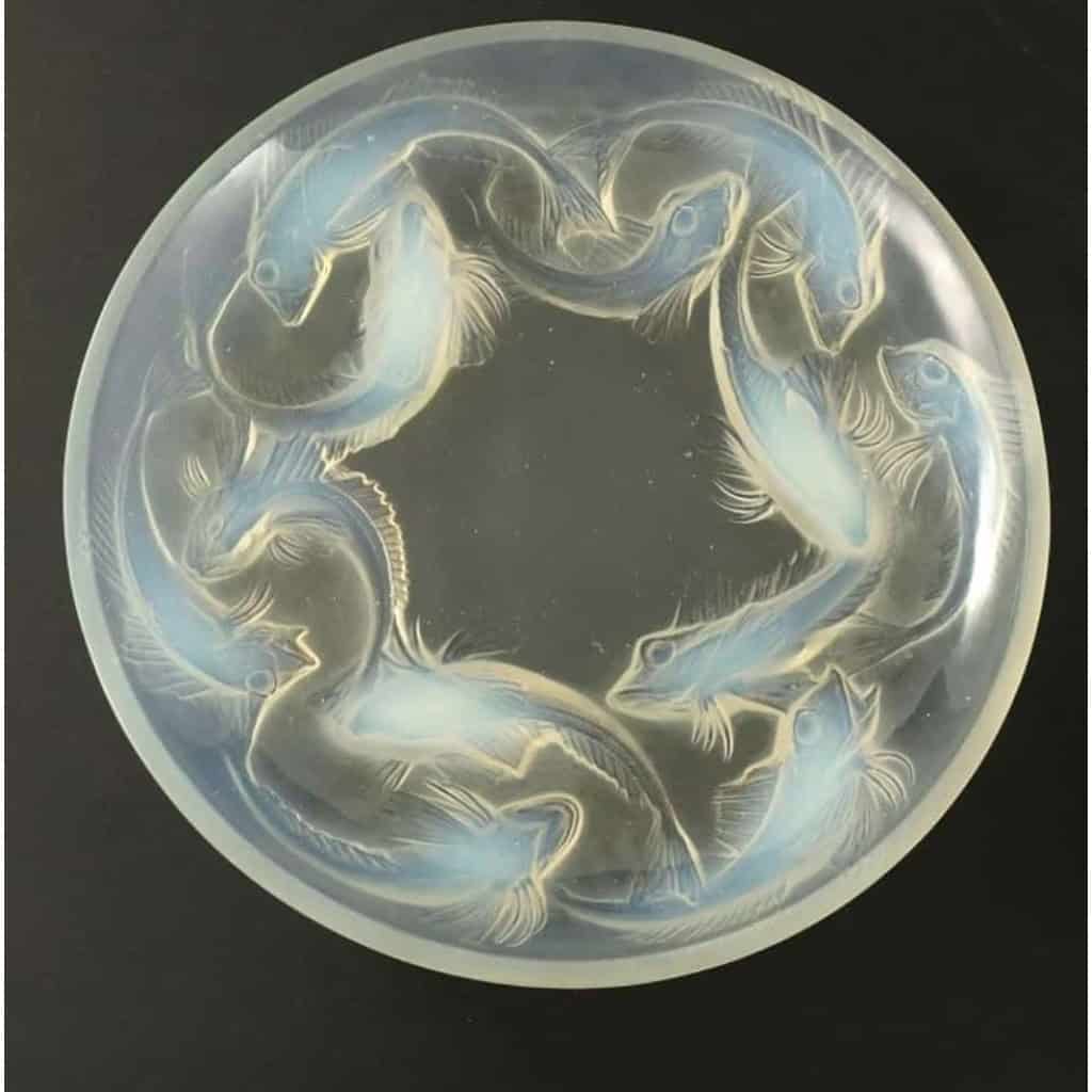René Lalique : Plat « Martigues » Opalescent | Biron ||