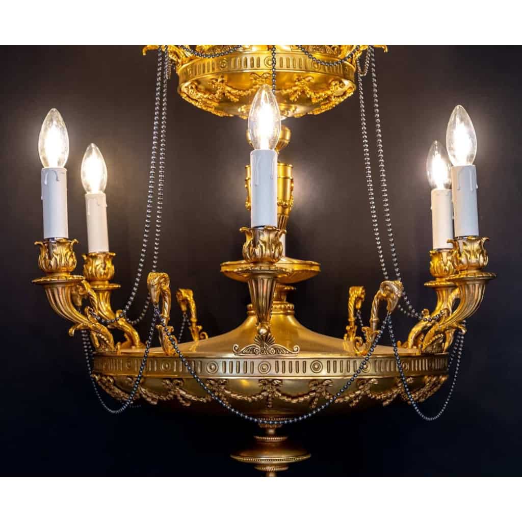Joli lustre néo-classique, style Louis XVI, en bronze doré | Biron Joli lustre néo-classique, style Louis XVI, en bronze doré