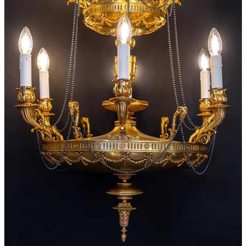 Joli lustre néo-classique, style Louis XVI, en bronze doré | Biron Joli lustre néo-classique, style Louis XVI, en bronze doré