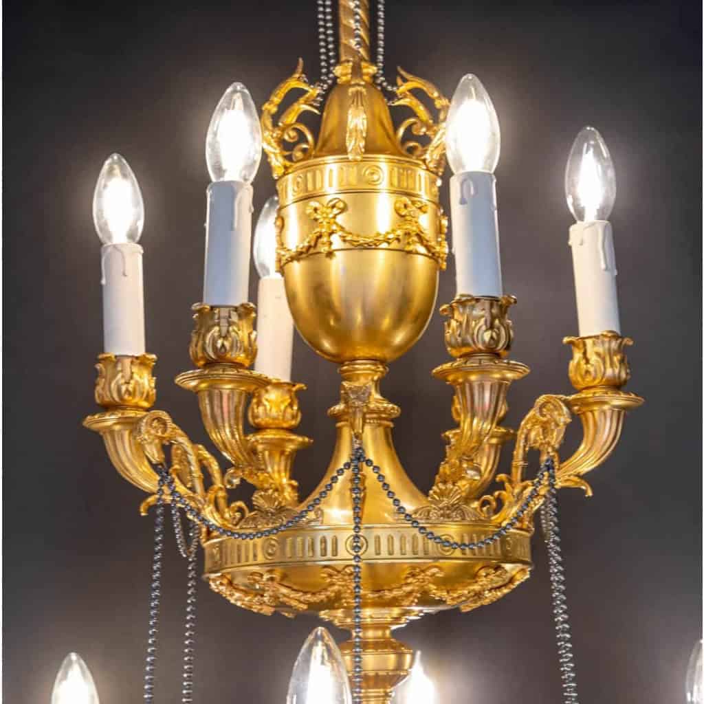 Joli lustre néo-classique, style Louis XVI, en bronze doré | Biron Joli lustre néo-classique, style Louis XVI, en bronze doré