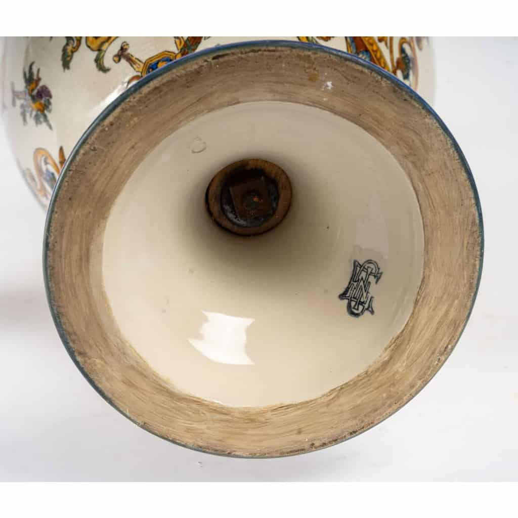 Paire de vases, Faïence de Gien | Biron Paire de vases, Faïence de Gien