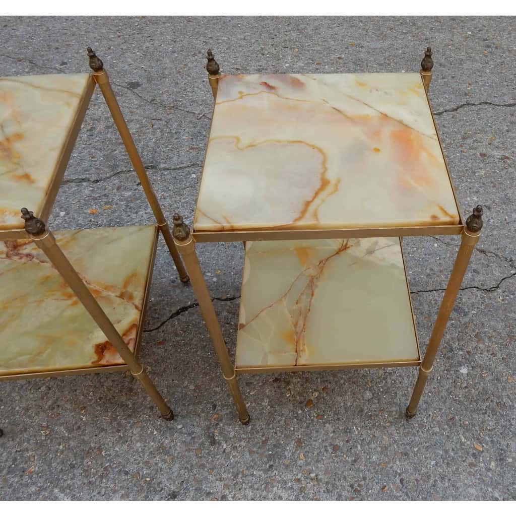 1950/70′ Paire de Bouts de Canapés en Laiton Doré Avec Flammes Olympiques Plateaux Onyx Maison Baguès 34 X 34 cm