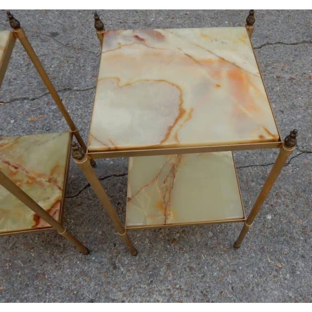 1950/70′ Paire de Bouts de Canapés en Laiton Doré Avec Flammes Olympiques Plateaux Onyx Maison Baguès 34 X 34 cm