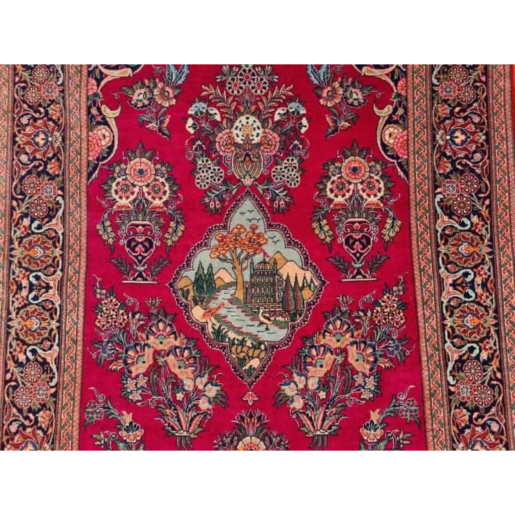 Rare Tapis Kashan Laine Kork Médaillon médaillon représentant un chateaux au bord d’une rivière – Iran Vers 1930 | Biron Rare Tapis Kashan Laine Kork Médaillon médaillon représentant un chateaux au bord d’une rivière - Iran Vers 1930
