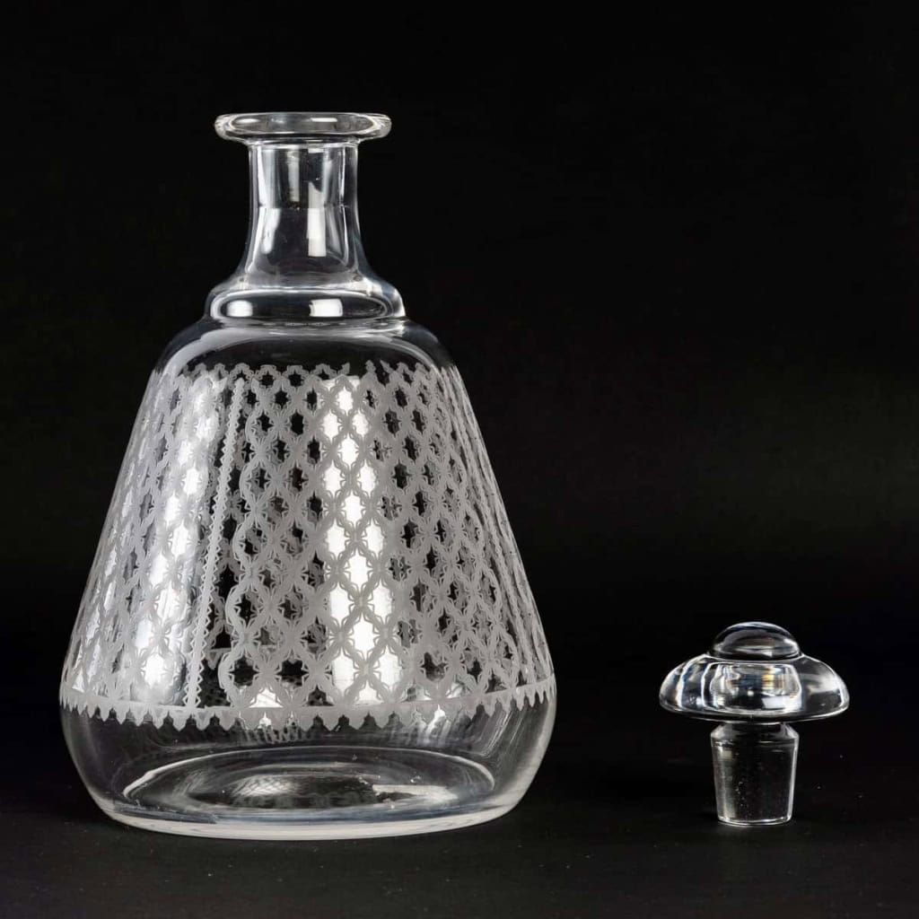 Service « Alhambra » cristal gravé de BACCARAT – 56 verres, 1 carafe | Biron Service "Alhambra" cristal gravé de BACCARAT - 56 verres, 1 carafe