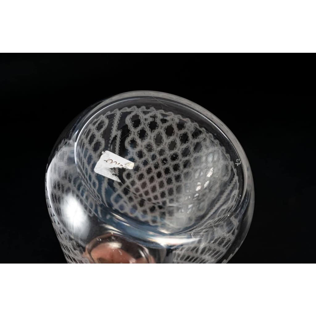 Service « Alhambra » cristal gravé de BACCARAT – 56 verres, 1 carafe | Biron Service "Alhambra" cristal gravé de BACCARAT - 56 verres, 1 carafe