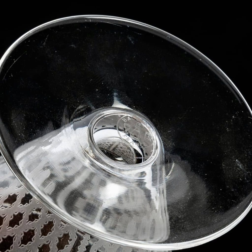 Service « Alhambra » cristal gravé de BACCARAT – 56 verres, 1 carafe | Biron Service "Alhambra" cristal gravé de BACCARAT - 56 verres, 1 carafe