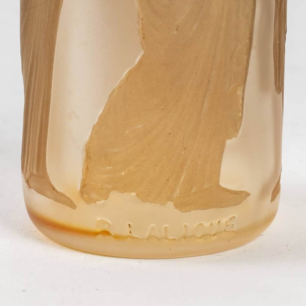Flacon « Ambre Antique » pour Coty verre blanc patiné sépia de René LALIQUE | Biron Flacon "Ambre Antique" pour Coty verre blanc patiné sépia de René LALIQUE