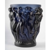 Vase Lalique, bleu nuit « Bacchantes » | Biron Vase Lalique, bleu nuit "Bacchantes"
