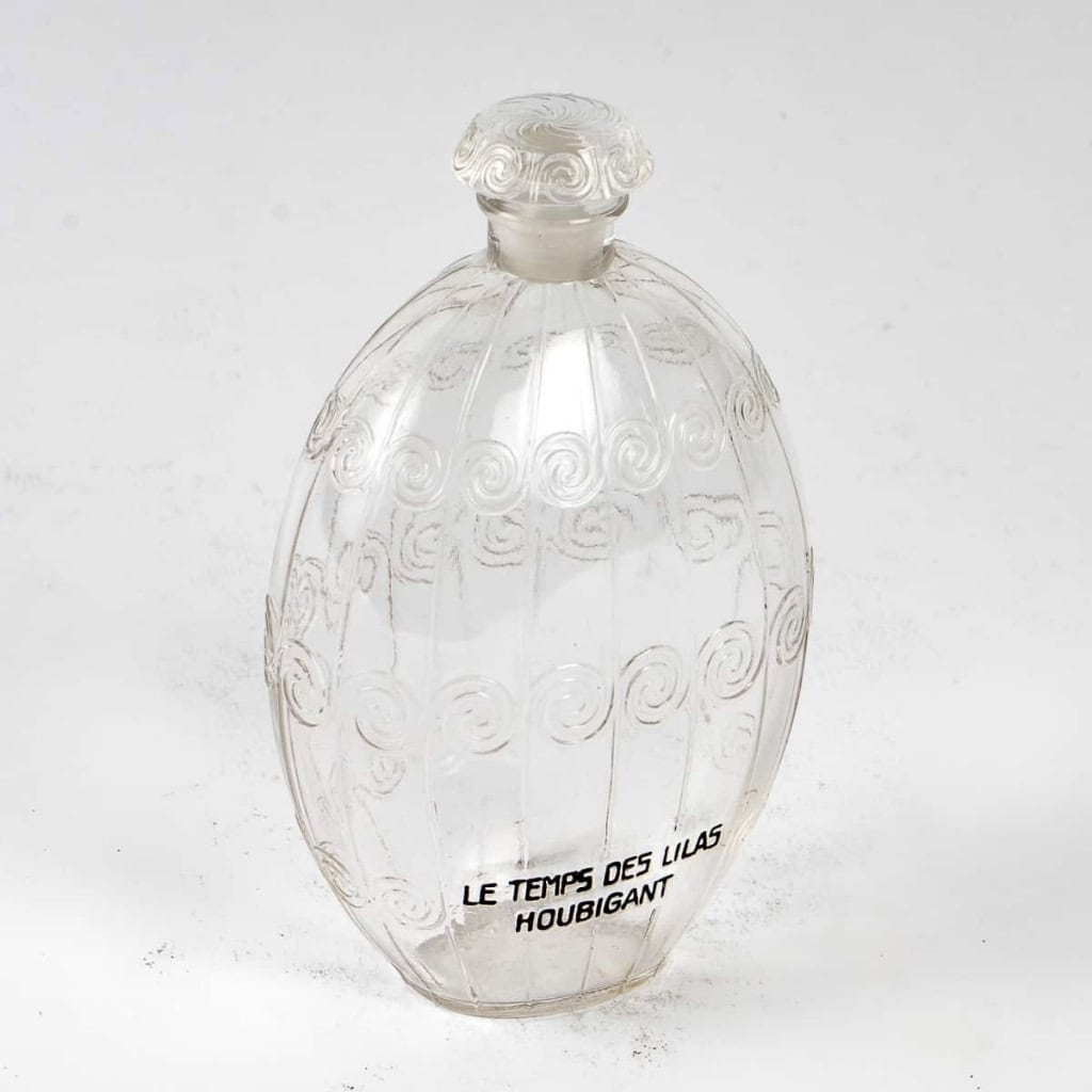 Flacon « Le Temps des Lilas » verre blanc de René LALIQUE pour HOUBIGANT | Biron Flacon "Le Temps des Lilas" verre blanc de René LALIQUE pour HOUBIGANT