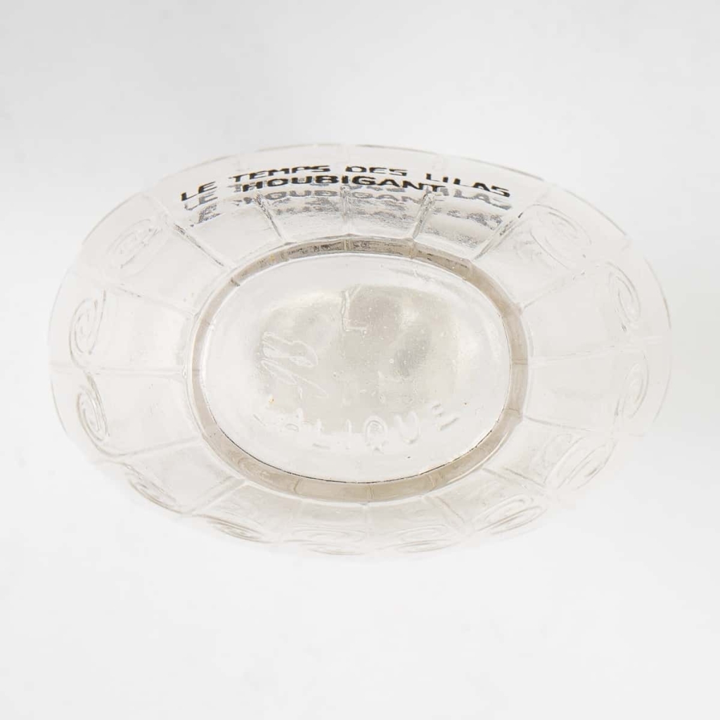 Flacon « Le Temps des Lilas » verre blanc de René LALIQUE pour HOUBIGANT | Biron Flacon "Le Temps des Lilas" verre blanc de René LALIQUE pour HOUBIGANT