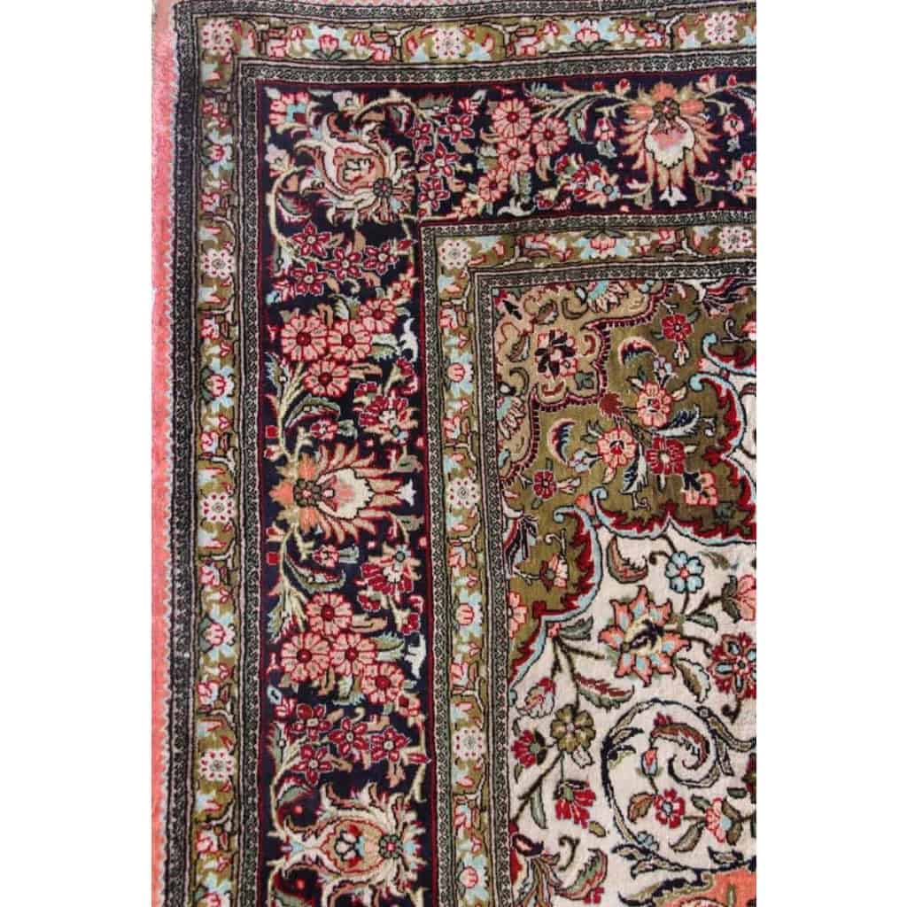 Grand Tapis Goum Soie Grande Dimension époque Du Shah Extra Fin | Biron Grand Tapis Goum Soie Grande Dimension époque Du Shah Extra Fin