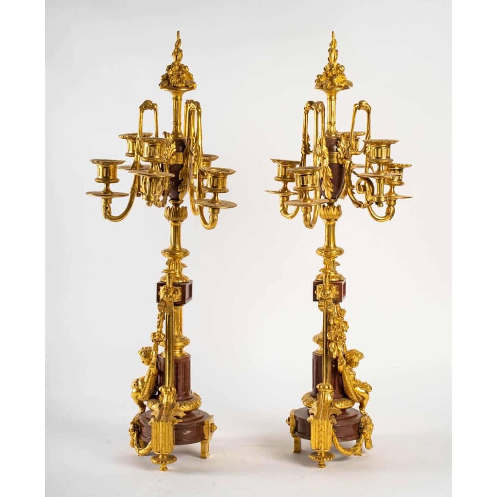 Garniture de cheminée en marbre et bronze bien ciselé et doré travail d’époque Napoléon III | Biron Garniture de cheminée en marbre et bronze bien ciselé et doré travail d’époque Napoléon III