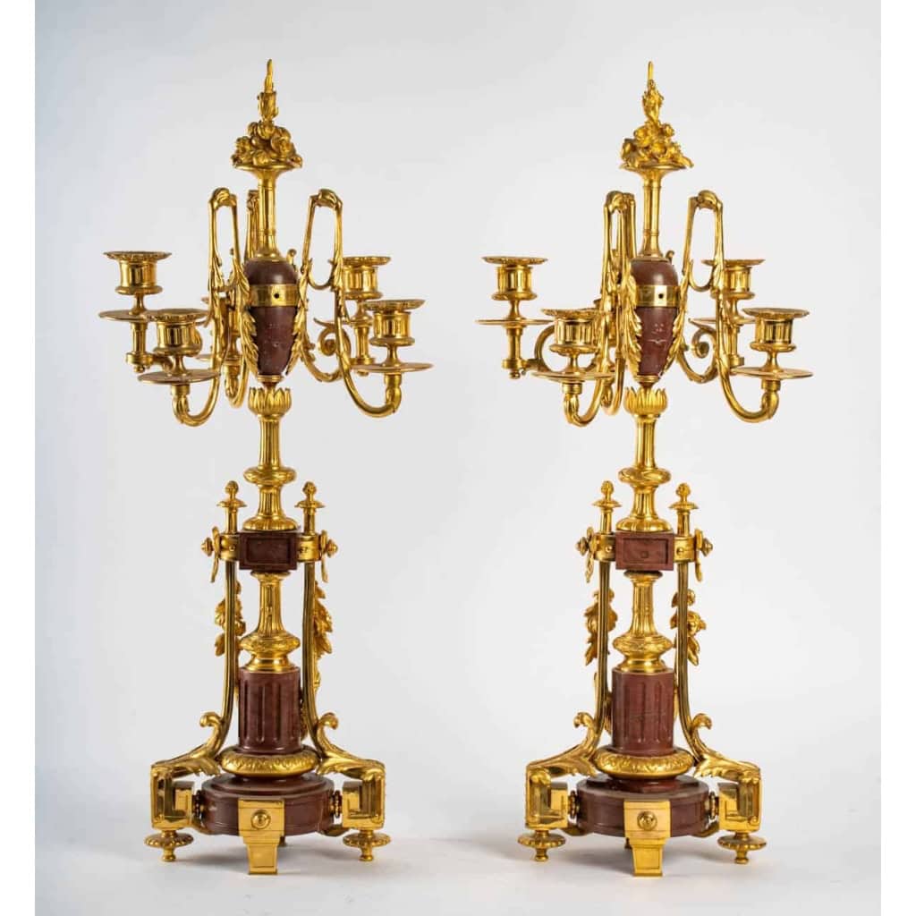 Garniture de cheminée en marbre et bronze bien ciselé et doré travail d’époque Napoléon III | Biron Garniture de cheminée en marbre et bronze bien ciselé et doré travail d’époque Napoléon III