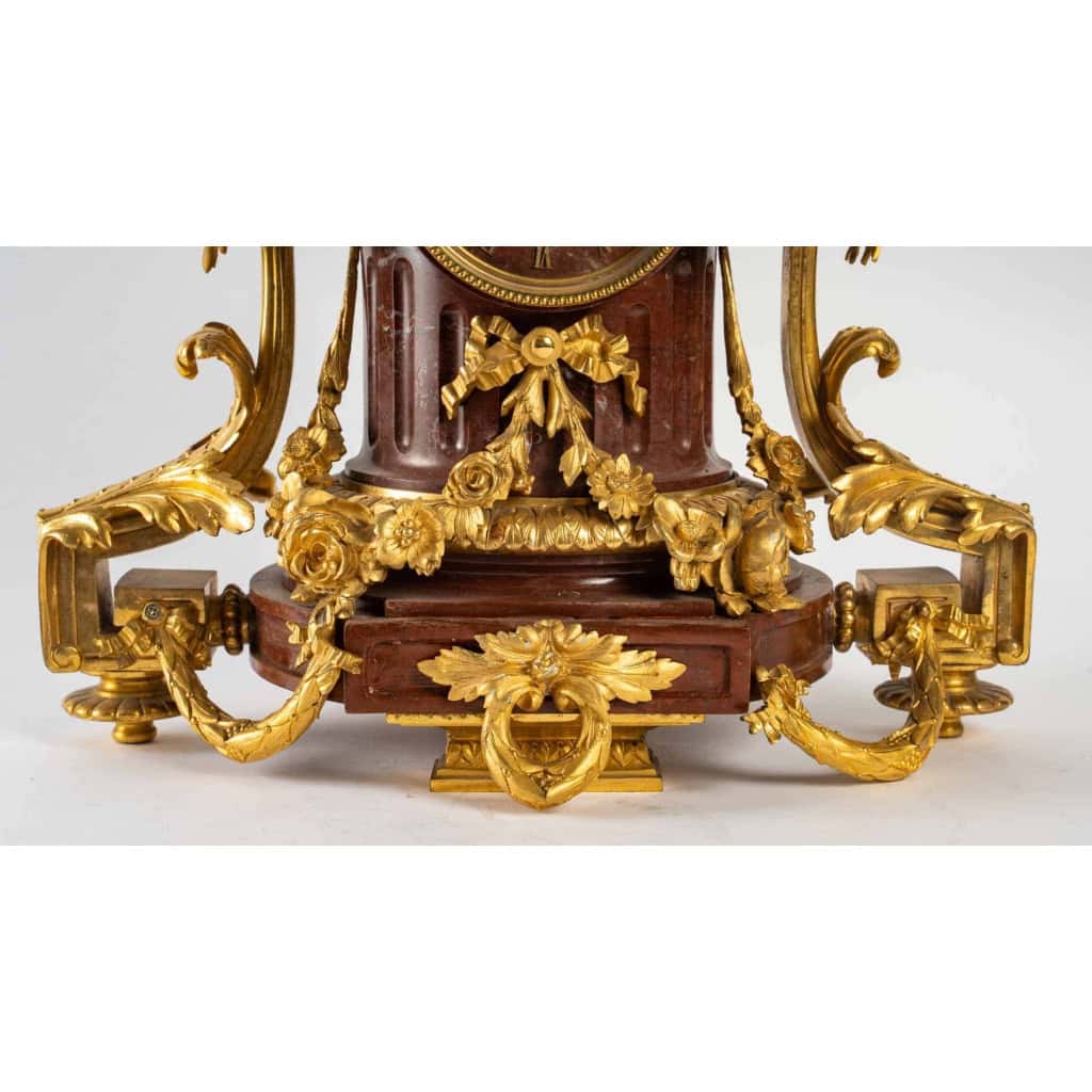 Garniture de cheminée en marbre et bronze bien ciselé et doré travail d’époque Napoléon III | Biron Garniture de cheminée en marbre et bronze bien ciselé et doré travail d’époque Napoléon III