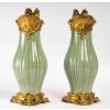 Paire d’aiguières modèle Sormani, porcelaine de Céladon, XIXème siècle | Biron Paire d'aiguières modèle Sormani, porcelaine de Céladon, XIXème siècle