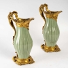 Paire d’aiguières modèle Sormani, porcelaine de Céladon, XIXème siècle | Biron Paire d'aiguières modèle Sormani, porcelaine de Céladon, XIXème siècle