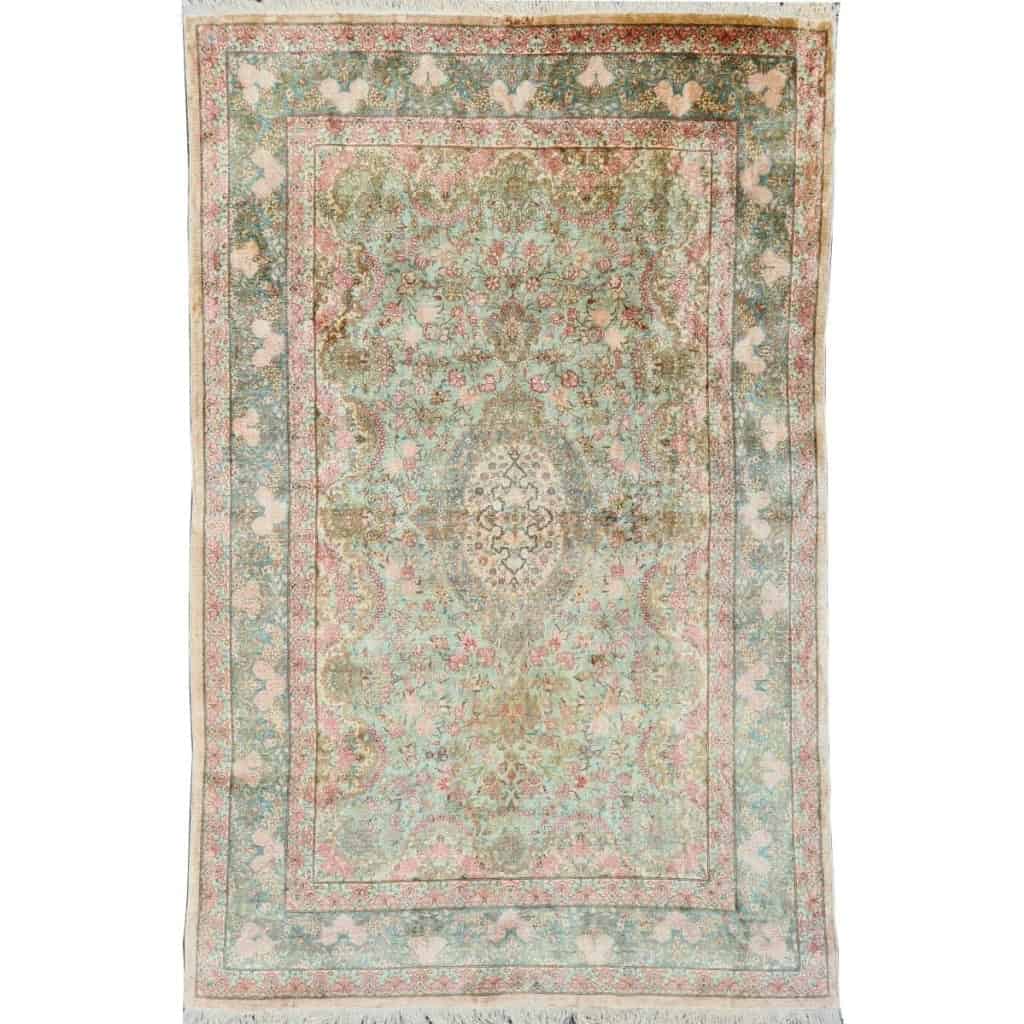 Tapis En Soie Ghoum signé – Iran Vers 1950 époque du Shah | Biron |||||||