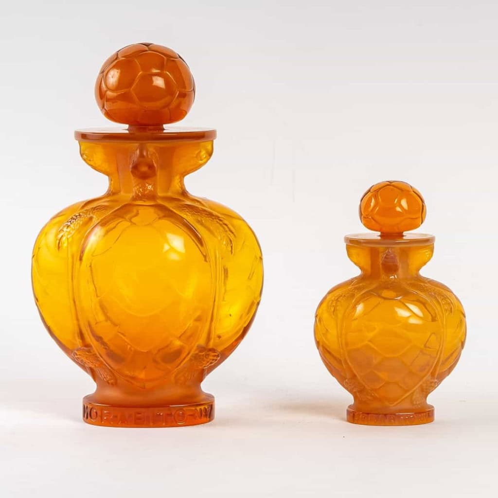 Flacon « N°7 » medium taille verre butterscotch de Marc LALIQUE pour MORABITO | Biron ||||||||||
