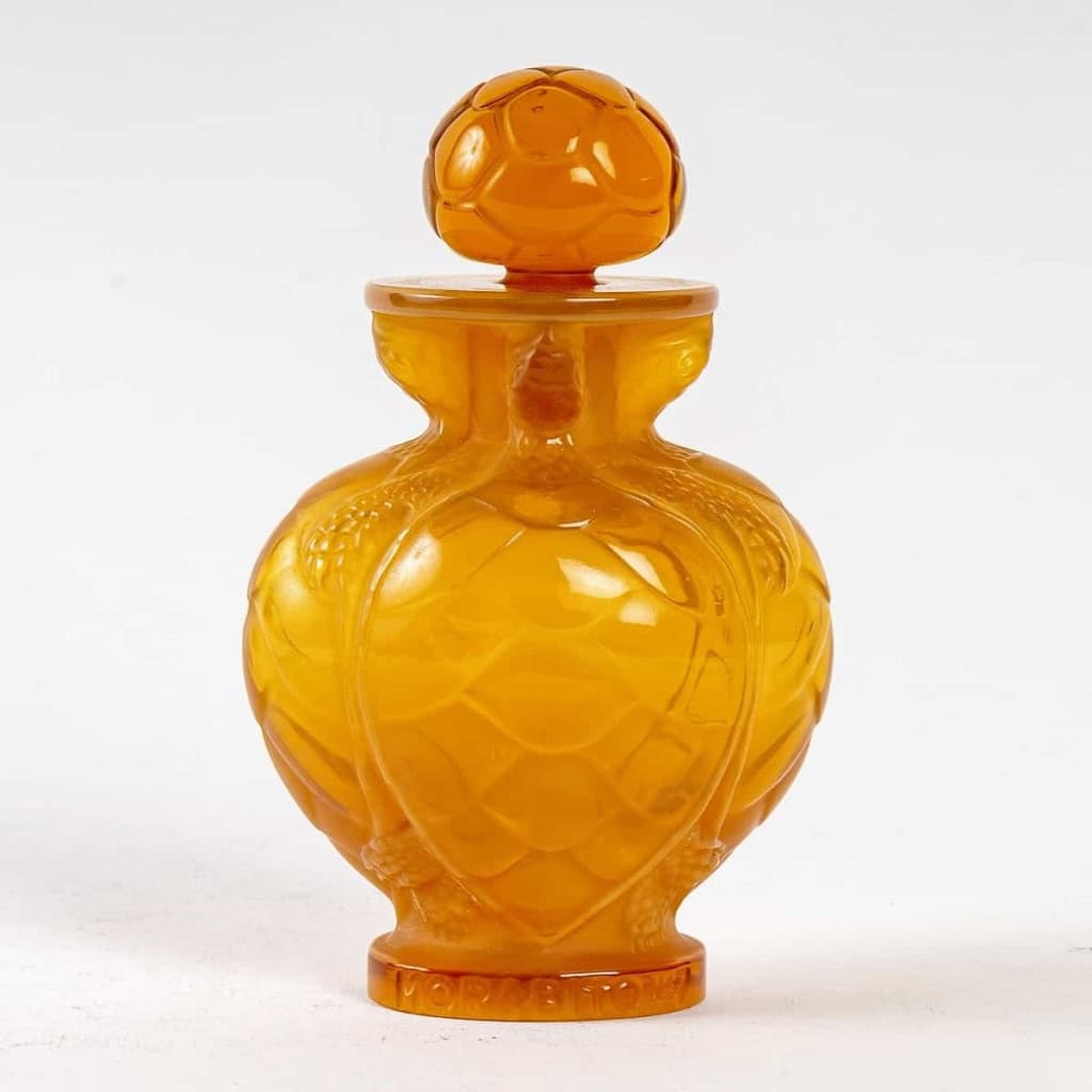 Flacon « N°7 » medium taille verre butterscotch de Marc LALIQUE pour MORABITO | Biron Flacon "N°7" medium taille verre butterscotch de Marc LALIQUE pour MORABITO