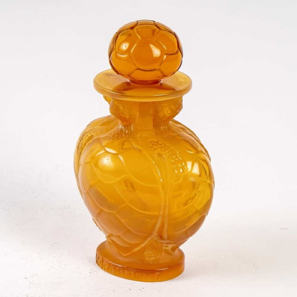 Flacon « N°7 » medium taille verre butterscotch de Marc LALIQUE pour MORABITO | Biron Flacon "N°7" medium taille verre butterscotch de Marc LALIQUE pour MORABITO
