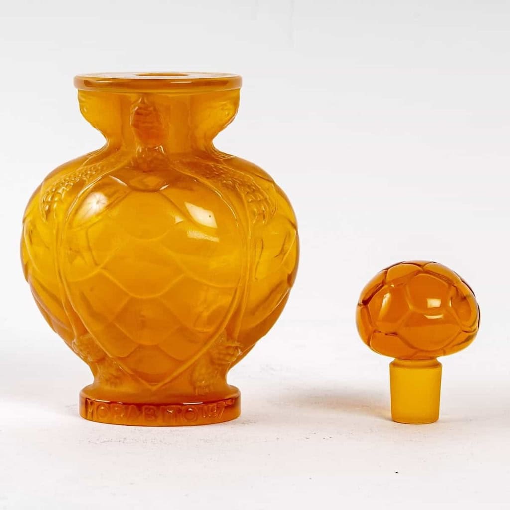 Flacon « N°7 » medium taille verre butterscotch de Marc LALIQUE pour MORABITO | Biron Flacon "N°7" medium taille verre butterscotch de Marc LALIQUE pour MORABITO