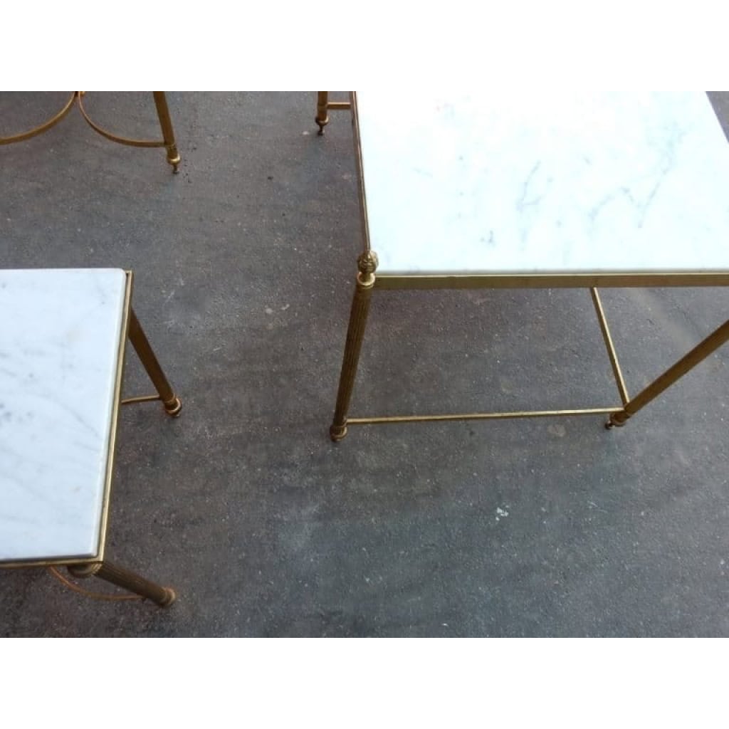 1950/70′ Table Basse et ses 2 Bouts de Canapé Laiton Doré Plateau Marbre Blanc Maison Baguès