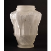 Vase en verre blanc pressé et moulé, 1920 – 1930 | Biron ||||||||