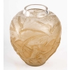 Vase « Archers » verre blanc patiné sépia de René LALIQUE | Biron Vase "Archers" verre blanc patiné sépia de René LALIQUE