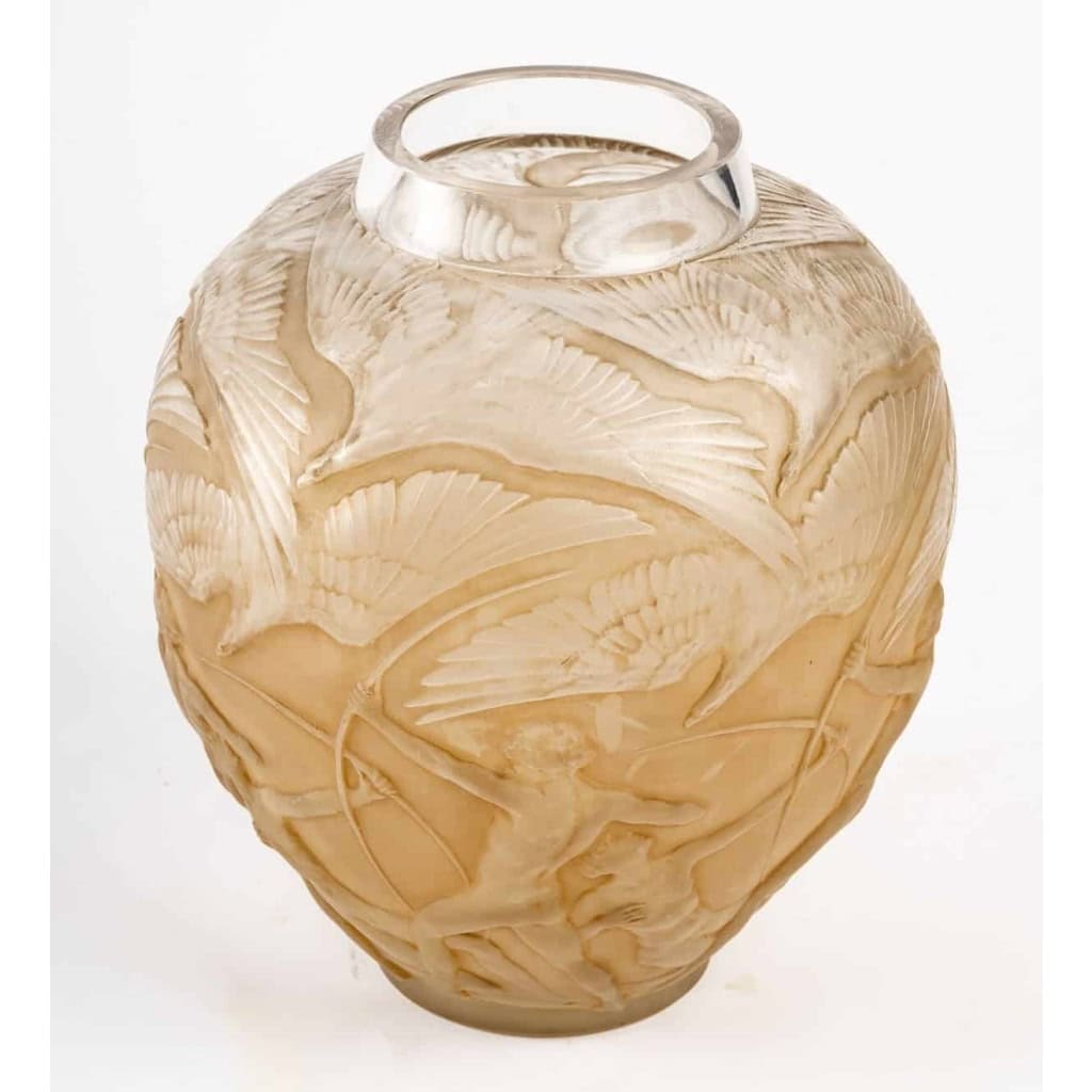 Vase « Archers » verre blanc patiné sépia de René LALIQUE | Biron Vase "Archers" verre blanc patiné sépia de René LALIQUE
