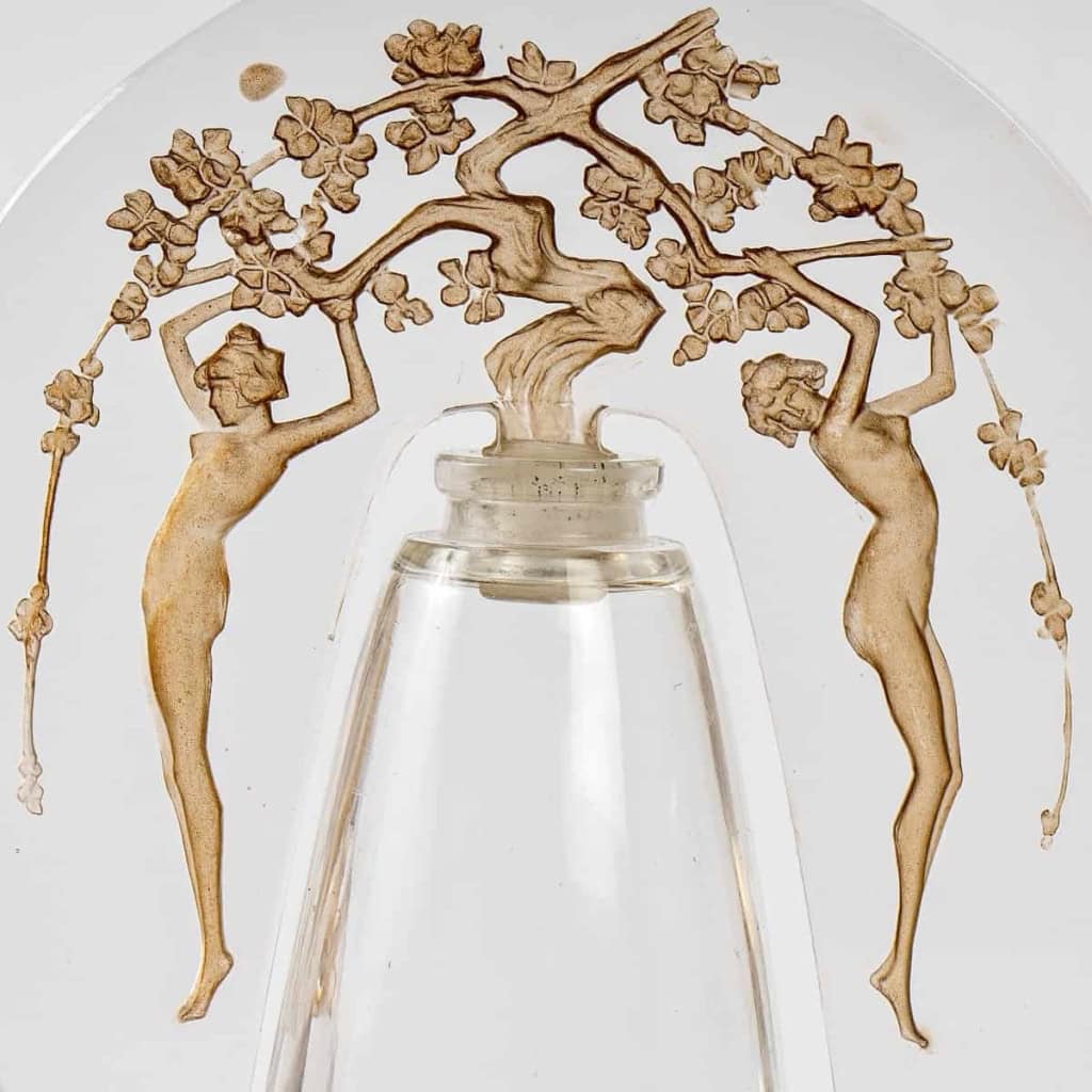 Flacon « Leurs Ames » verre blanc patiné sépia de René LALIQUE pour D’ORSAY | Biron Flacon "Leurs Ames" verre blanc patiné sépia de René LALIQUE pour D'ORSAY