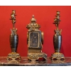 Garniture de cheminée aux papillons et pagodes , Edouard Lièvre, XIXème | Biron Garniture de cheminée aux papillons et pagodes , Edouard Lièvre, XIXème