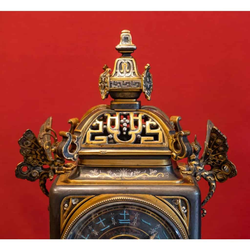 Garniture de cheminée aux papillons et pagodes , Edouard Lièvre, XIXème | Biron Garniture de cheminée aux papillons et pagodes , Edouard Lièvre, XIXème