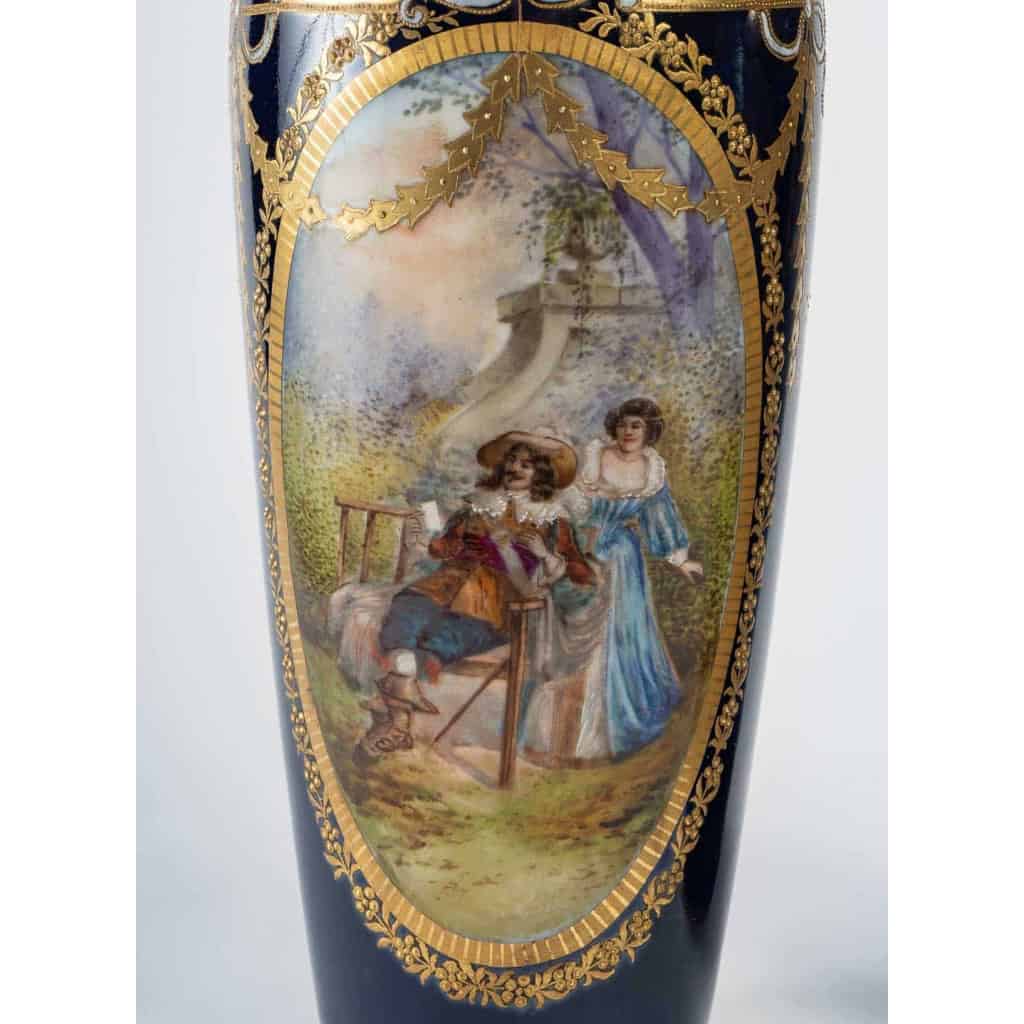 Paire de vases Bleu Sèvres signés. Fin XIXème | Biron Paire de vases Bleu Sèvres signés. Fin XIXème