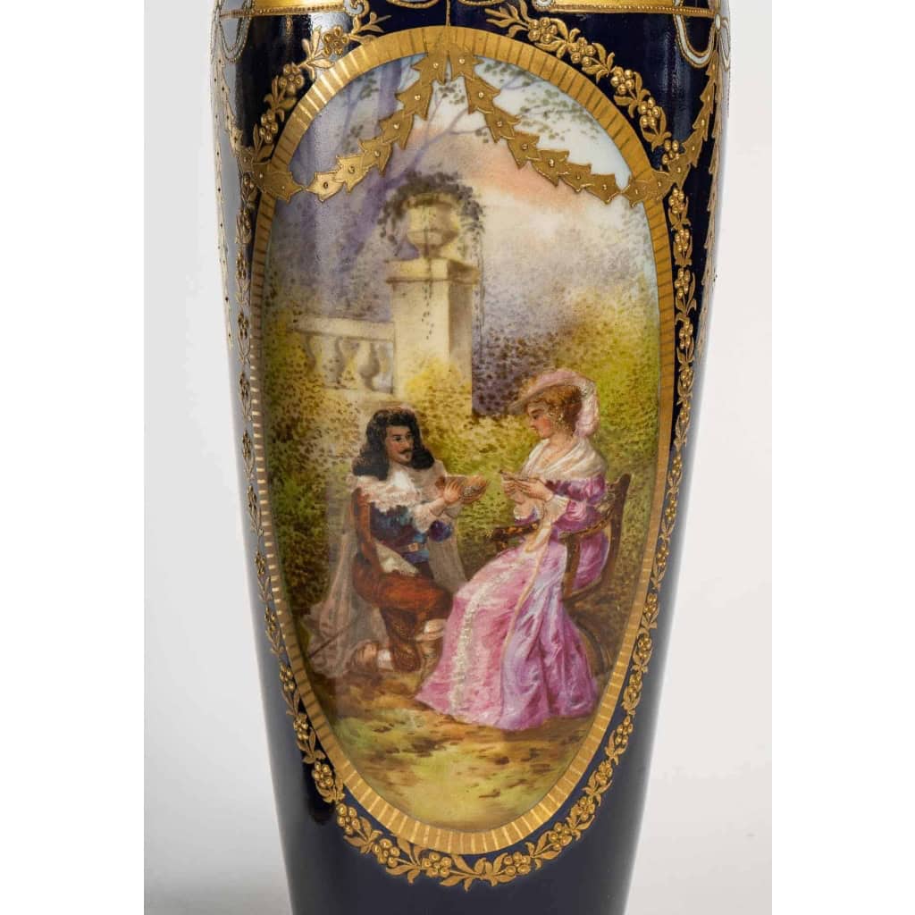 Paire de vases Bleu Sèvres signés. Fin XIXème | Biron Paire de vases Bleu Sèvres signés. Fin XIXème