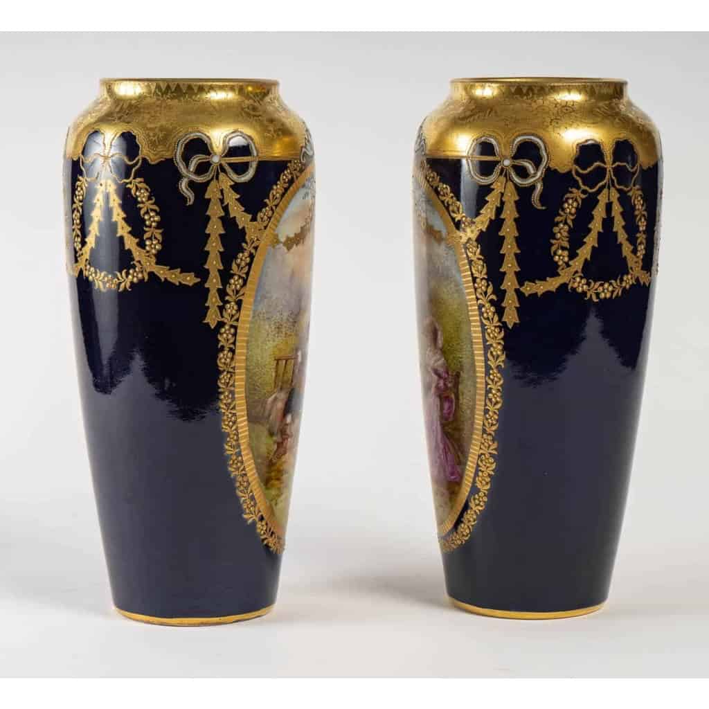 Paire de vases Bleu Sèvres signés. Fin XIXème | Biron Paire de vases Bleu Sèvres signés. Fin XIXème