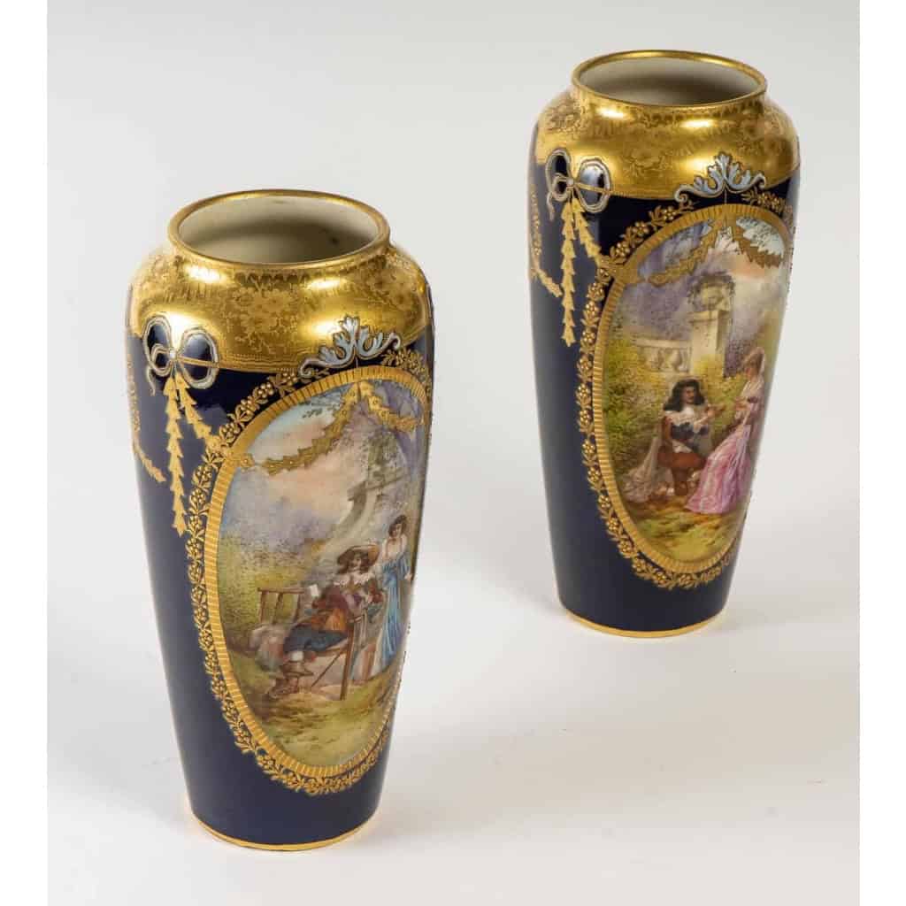 Paire de vases Bleu Sèvres signés. Fin XIXème | Biron Paire de vases Bleu Sèvres signés. Fin XIXème