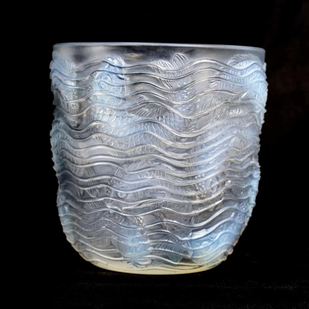 Vase « Dauphins » verre opalescent de René LALIQUE | Biron Vase "Dauphins" verre opalescent de René LALIQUE