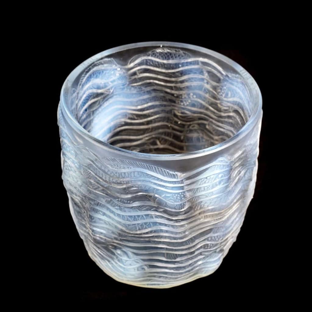 Vase « Dauphins » verre opalescent de René LALIQUE | Biron Vase "Dauphins" verre opalescent de René LALIQUE